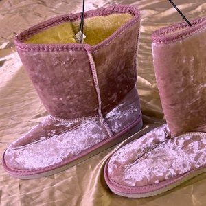 COLLECTIVE SOULS PINK WINTER BOOTS SIZE 8 NWT